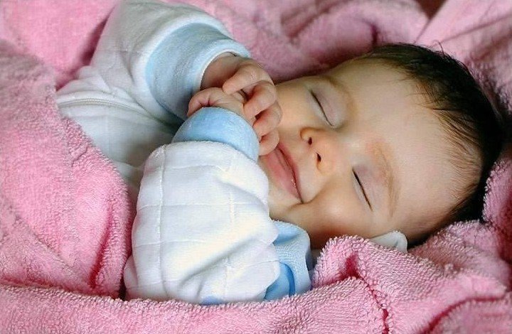 Ребенок спит правильно - на спине ! =)